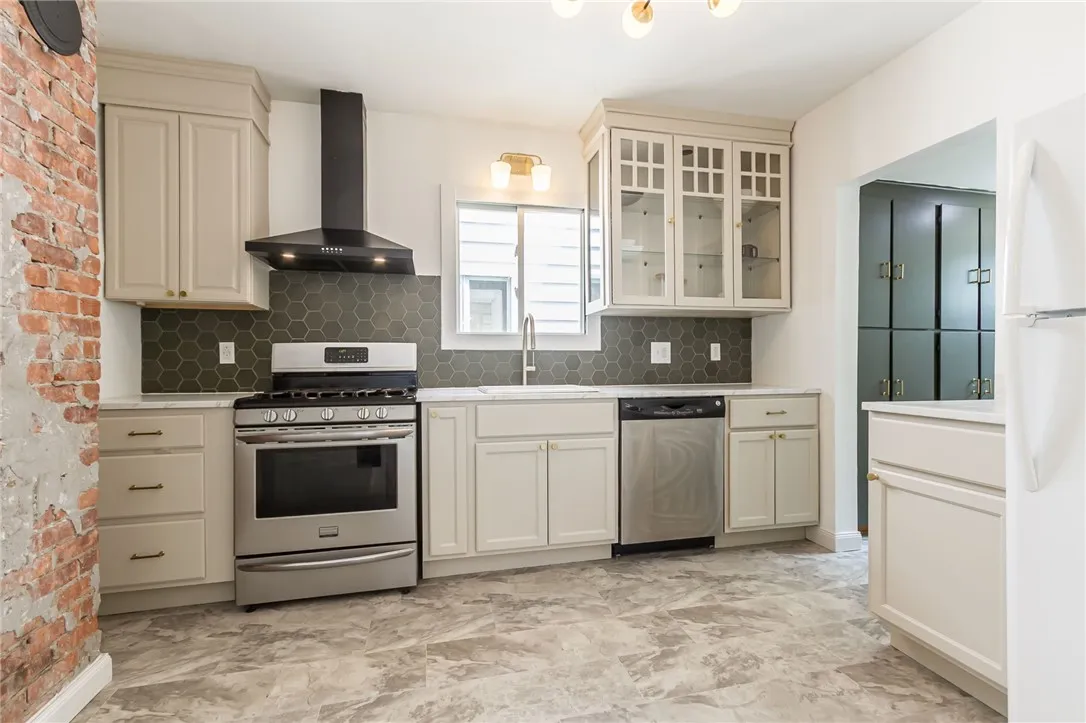 360 Ellison Street, Rochester, New York 14609, Rochester, New York 14609, 3 Bedrooms Bedrooms, 7 Rooms Rooms,2 BathroomsBathrooms,Residential,Closed,360 Ellison Street, Rochester, New York 14609,0,R1630501
