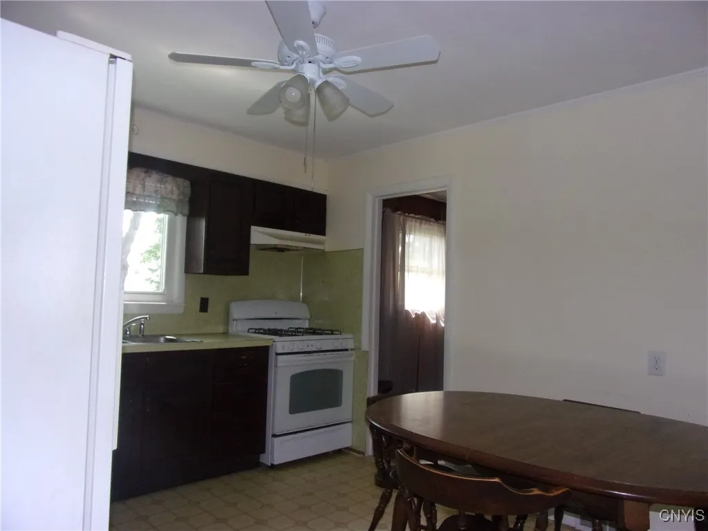 223 West Molloy Road, Salina, New York 13211, Salina, New York 13211, 4 Bedrooms Bedrooms, 7 Rooms Rooms,1 BathroomBathrooms,Residential,For Sale,223 West Molloy Road, Salina, New York 13211,0,S1629890