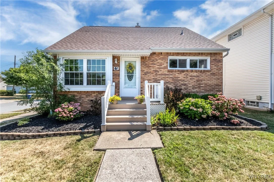 61 Leonore Road, Amherst, New York 14226, Amherst, New York 14226, 3 Bedrooms Bedrooms, 5 Rooms Rooms,3 BathroomsBathrooms,Residential,For Sale,61 Leonore Road, Amherst, New York 14226,B1630732