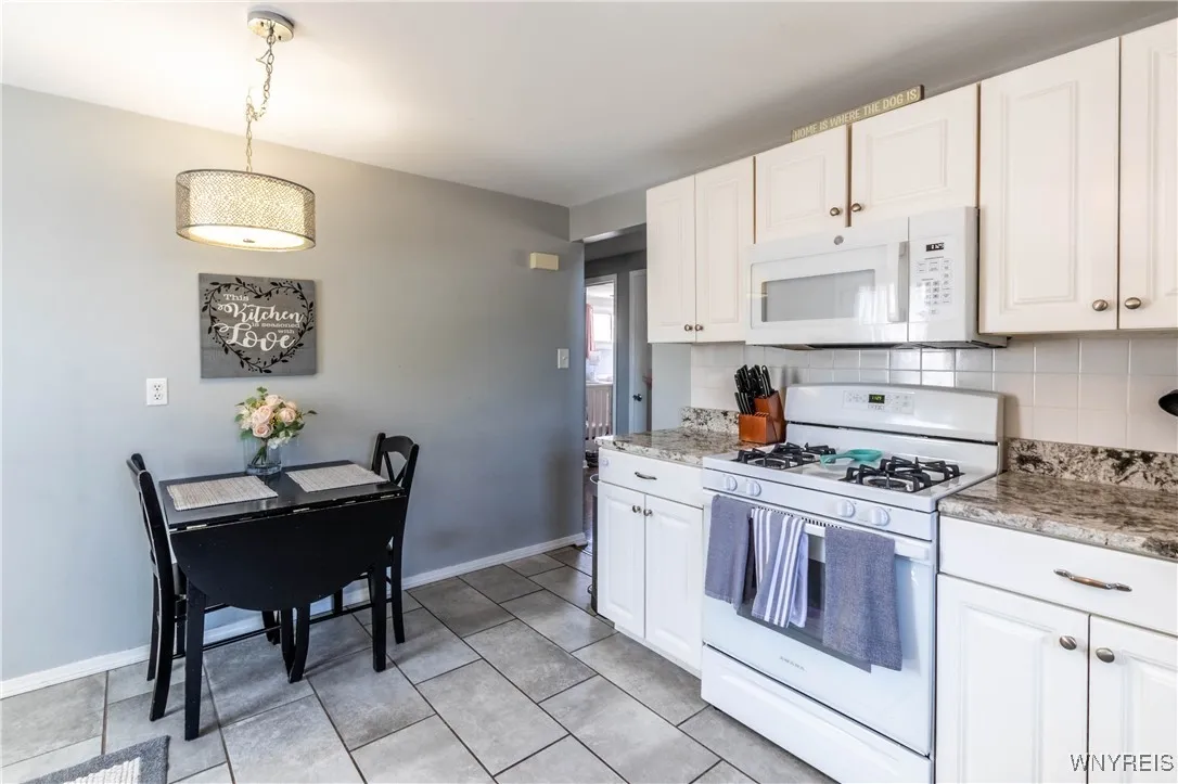 61 Leonore Road, Amherst, New York 14226, Amherst, New York 14226, 3 Bedrooms Bedrooms, 5 Rooms Rooms,3 BathroomsBathrooms,Residential,For Sale,61 Leonore Road, Amherst, New York 14226,B1630732