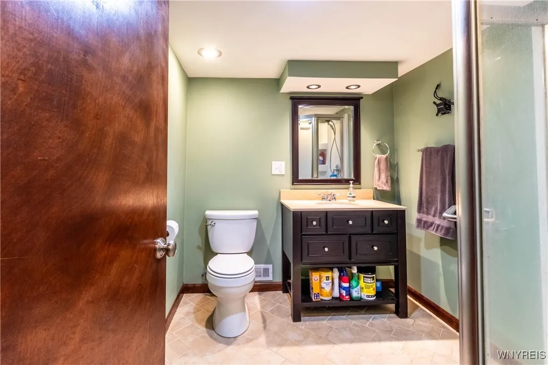 61 Leonore Road, Amherst, New York 14226, Amherst, New York 14226, 3 Bedrooms Bedrooms, 5 Rooms Rooms,3 BathroomsBathrooms,Residential,For Sale,61 Leonore Road, Amherst, New York 14226,B1630732