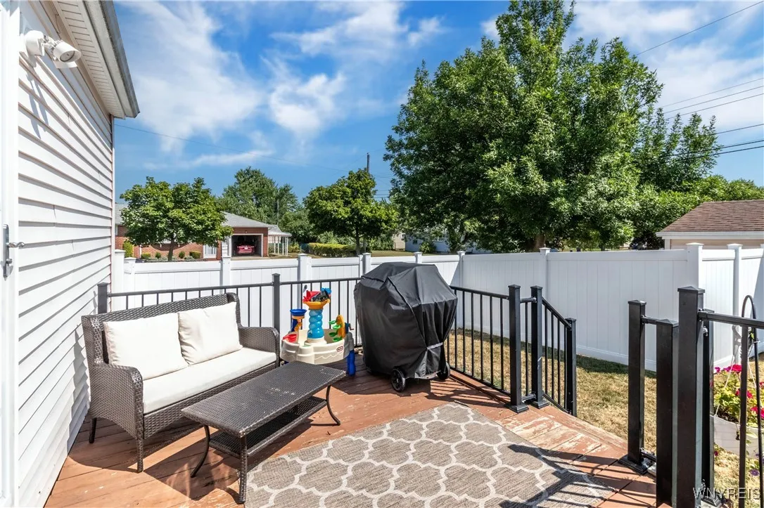 61 Leonore Road, Amherst, New York 14226, Amherst, New York 14226, 3 Bedrooms Bedrooms, 5 Rooms Rooms,3 BathroomsBathrooms,Residential,For Sale,61 Leonore Road, Amherst, New York 14226,B1630732