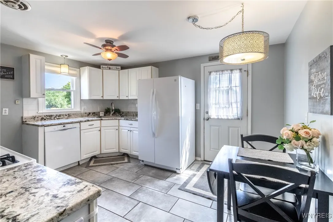 61 Leonore Road, Amherst, New York 14226, Amherst, New York 14226, 3 Bedrooms Bedrooms, 5 Rooms Rooms,3 BathroomsBathrooms,Residential,For Sale,61 Leonore Road, Amherst, New York 14226,B1630732