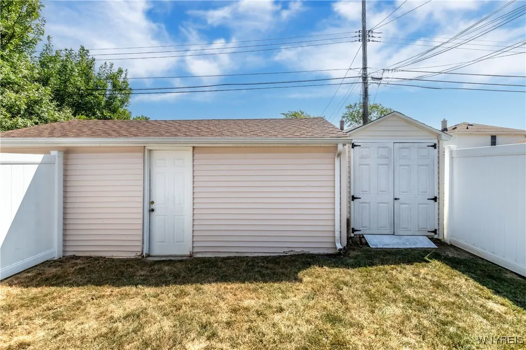 61 Leonore Road, Amherst, New York 14226, Amherst, New York 14226, 3 Bedrooms Bedrooms, 5 Rooms Rooms,3 BathroomsBathrooms,Residential,For Sale,61 Leonore Road, Amherst, New York 14226,B1630732