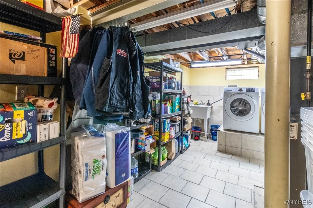 61 Leonore Road, Amherst, New York 14226, Amherst, New York 14226, 3 Bedrooms Bedrooms, 5 Rooms Rooms,3 BathroomsBathrooms,Residential,For Sale,61 Leonore Road, Amherst, New York 14226,B1630732