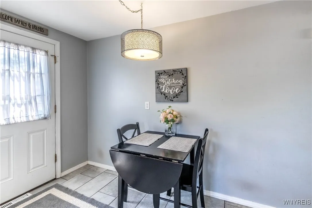61 Leonore Road, Amherst, New York 14226, Amherst, New York 14226, 3 Bedrooms Bedrooms, 5 Rooms Rooms,3 BathroomsBathrooms,Residential,For Sale,61 Leonore Road, Amherst, New York 14226,B1630732