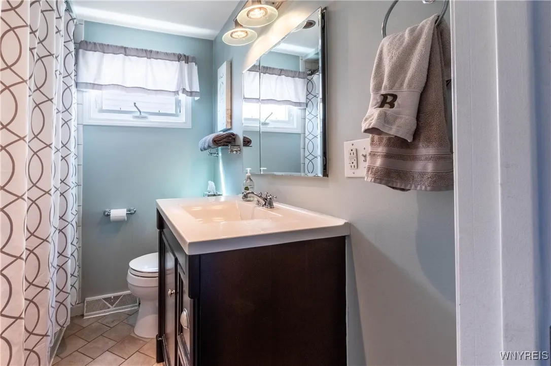 61 Leonore Road, Amherst, New York 14226, Amherst, New York 14226, 3 Bedrooms Bedrooms, 5 Rooms Rooms,3 BathroomsBathrooms,Residential,For Sale,61 Leonore Road, Amherst, New York 14226,B1630732