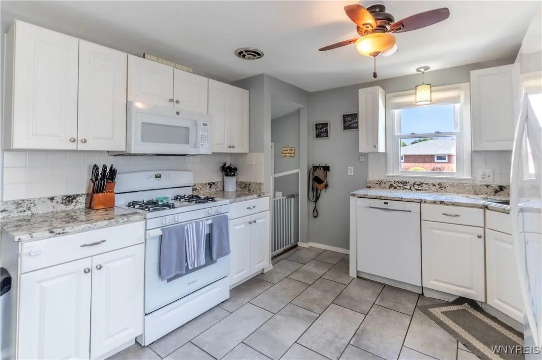 61 Leonore Road, Amherst, New York 14226, Amherst, New York 14226, 3 Bedrooms Bedrooms, 5 Rooms Rooms,3 BathroomsBathrooms,Residential,For Sale,61 Leonore Road, Amherst, New York 14226,B1630732