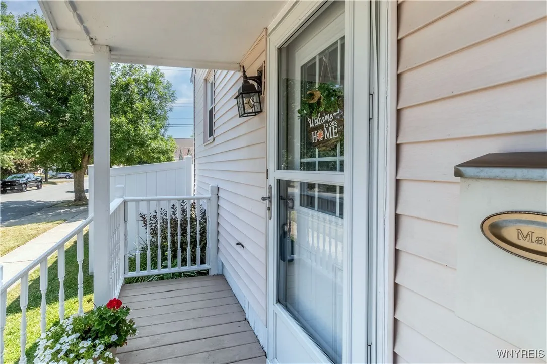 61 Leonore Road, Amherst, New York 14226, Amherst, New York 14226, 3 Bedrooms Bedrooms, 5 Rooms Rooms,3 BathroomsBathrooms,Residential,For Sale,61 Leonore Road, Amherst, New York 14226,B1630732