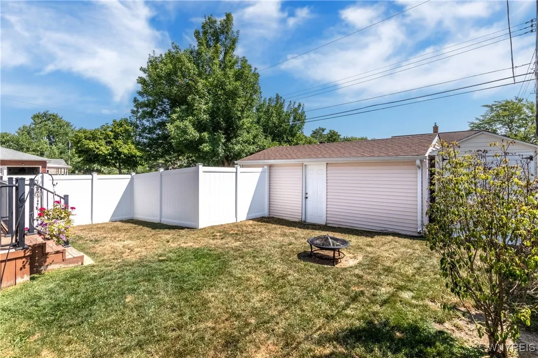 61 Leonore Road, Amherst, New York 14226, Amherst, New York 14226, 3 Bedrooms Bedrooms, 5 Rooms Rooms,3 BathroomsBathrooms,Residential,For Sale,61 Leonore Road, Amherst, New York 14226,B1630732