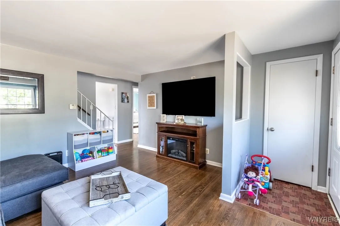 61 Leonore Road, Amherst, New York 14226, Amherst, New York 14226, 3 Bedrooms Bedrooms, 5 Rooms Rooms,3 BathroomsBathrooms,Residential,For Sale,61 Leonore Road, Amherst, New York 14226,B1630732