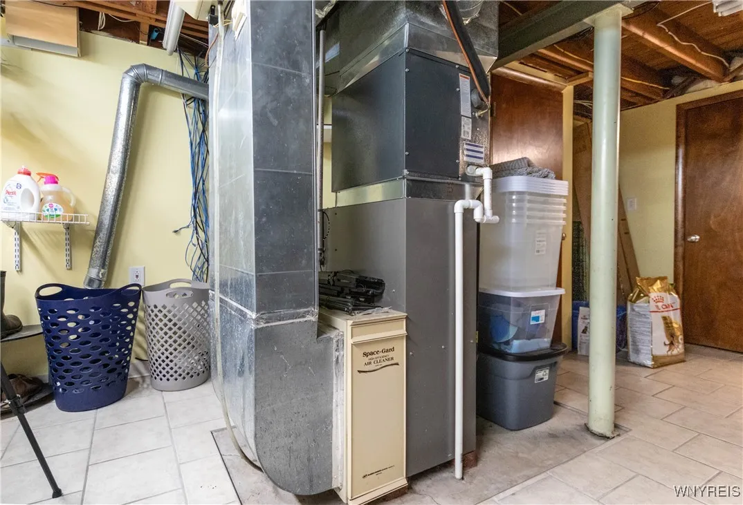 61 Leonore Road, Amherst, New York 14226, Amherst, New York 14226, 3 Bedrooms Bedrooms, 5 Rooms Rooms,3 BathroomsBathrooms,Residential,For Sale,61 Leonore Road, Amherst, New York 14226,B1630732