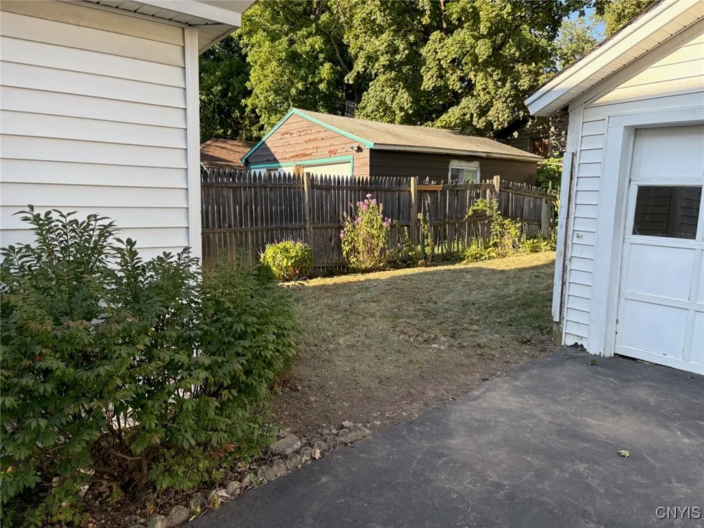 206 Lillian Avenue, Syracuse, New York 13206, Syracuse, New York 13206, 4 Bedrooms Bedrooms, 9 Rooms Rooms,2 BathroomsBathrooms,Residential,For Sale,206 Lillian Avenue, Syracuse, New York 13206,0,S1629555