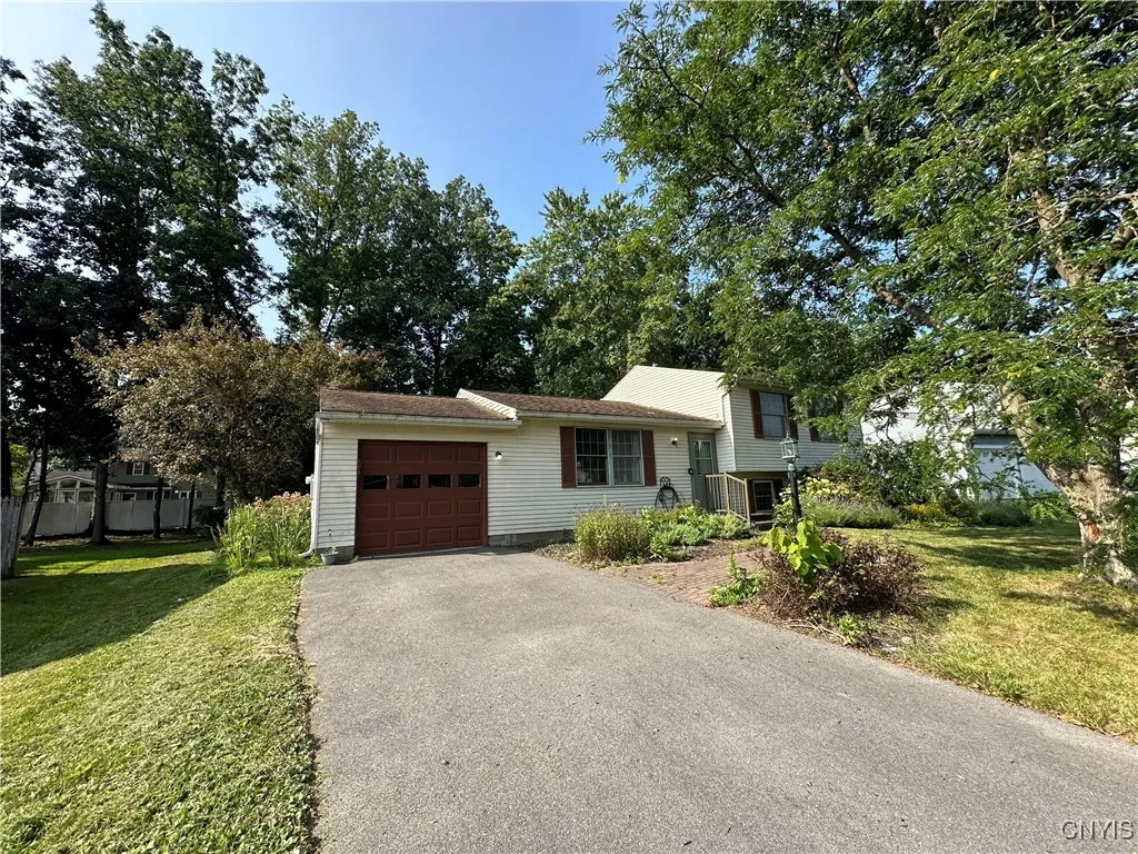 4166 Balboa Drive, Clay, New York 13090, Clay, New York 13090, 3 Bedrooms Bedrooms, 10 Rooms Rooms,1 BathroomBathrooms,Residential,Closed,4166 Balboa Drive, Clay, New York 13090,0,S1630751