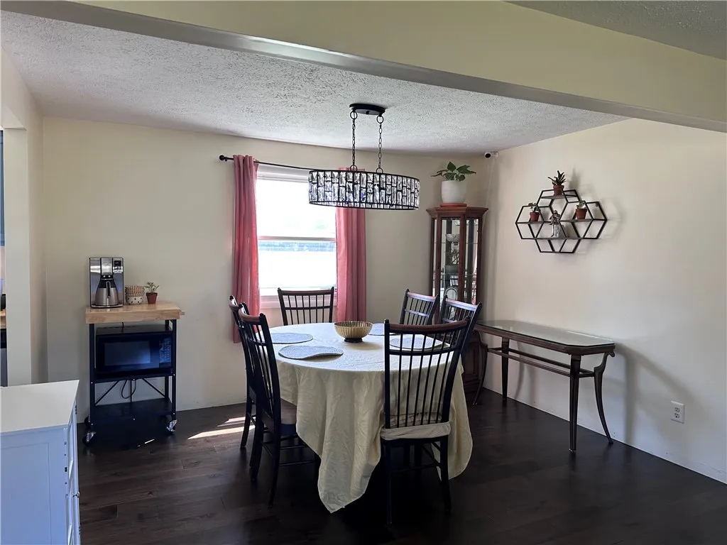 Formal dining rm