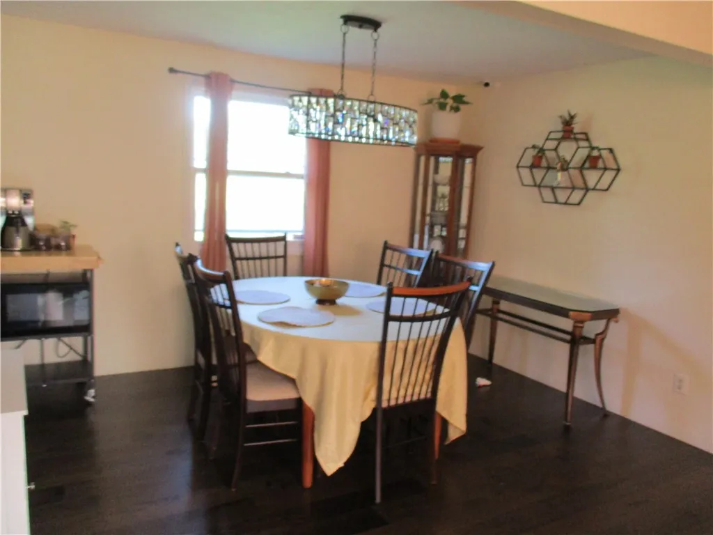 Formal Dining Rm