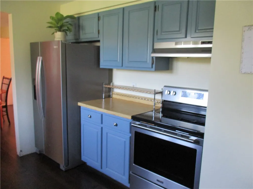 Kitchen w/range