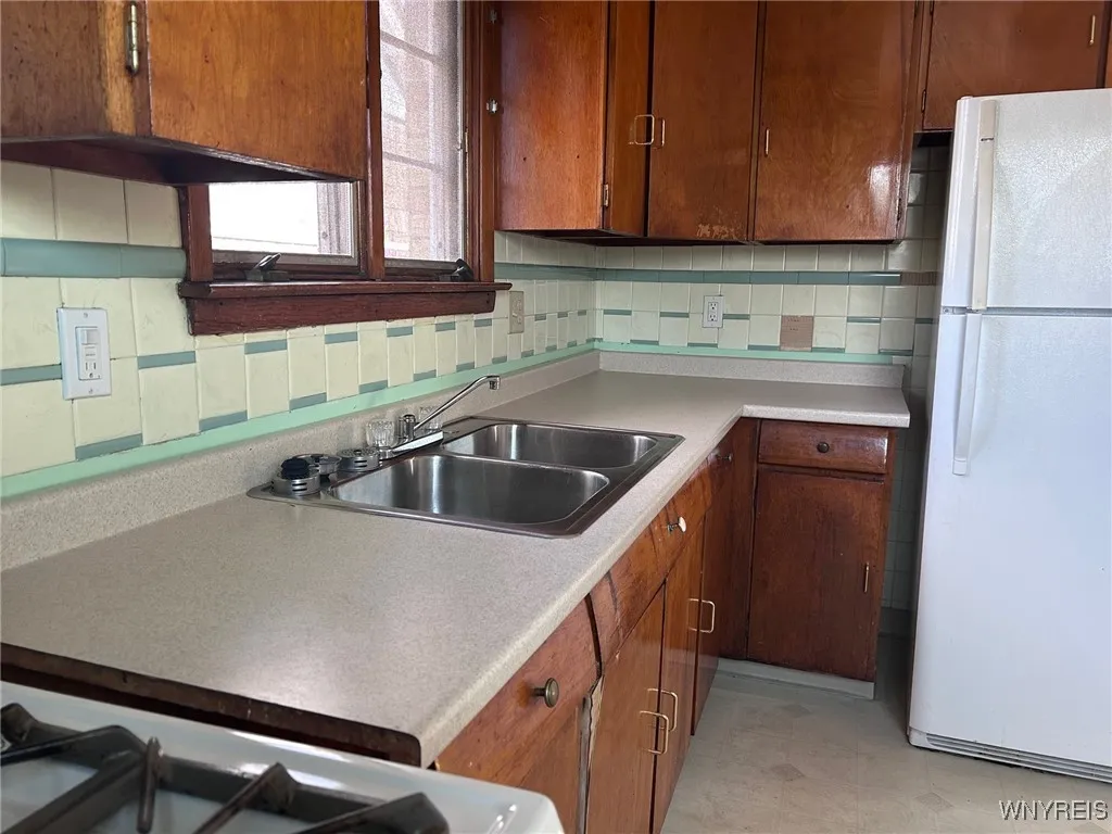 17 Proctor Avenue, Buffalo, New York 14215, Buffalo, New York 14215, 4 Bedrooms Bedrooms, ,2 BathroomsBathrooms,Residential,Closed,17 Proctor Avenue, Buffalo, New York 14215,0,B1630674