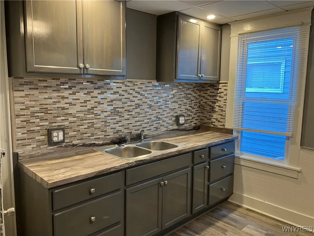 385 Auburn Avenue, Buffalo, New York 14213, Buffalo, New York 14213, 6 Bedrooms Bedrooms, ,2 BathroomsBathrooms,Residential,For Sale,385 Auburn Avenue, Buffalo, New York 14213,B1625658