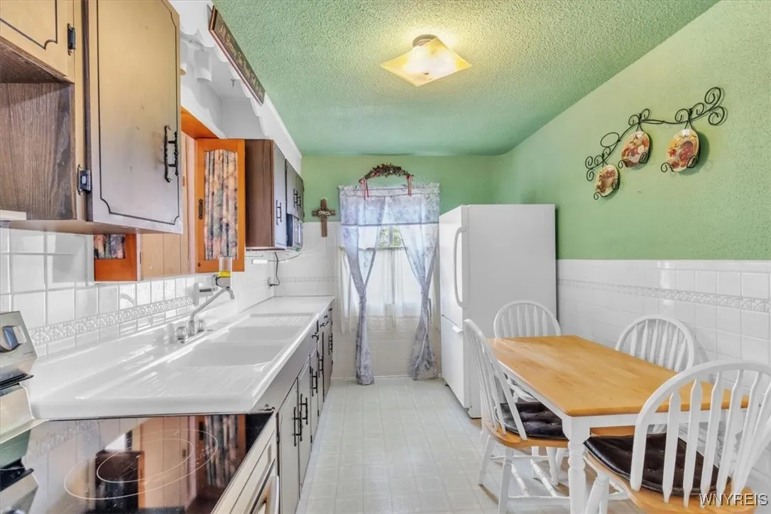 46 Chardon Drive, Cheektowaga, New York 14225, Cheektowaga, New York 14225, 4 Bedrooms Bedrooms, 7 Rooms Rooms,1 BathroomBathrooms,Residential,For Sale,46 Chardon Drive, Cheektowaga, New York 14225,B1629783