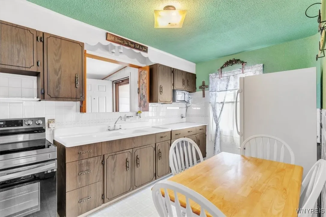 46 Chardon Drive, Cheektowaga, New York 14225, Cheektowaga, New York 14225, 4 Bedrooms Bedrooms, 7 Rooms Rooms,1 BathroomBathrooms,Residential,For Sale,46 Chardon Drive, Cheektowaga, New York 14225,B1629783