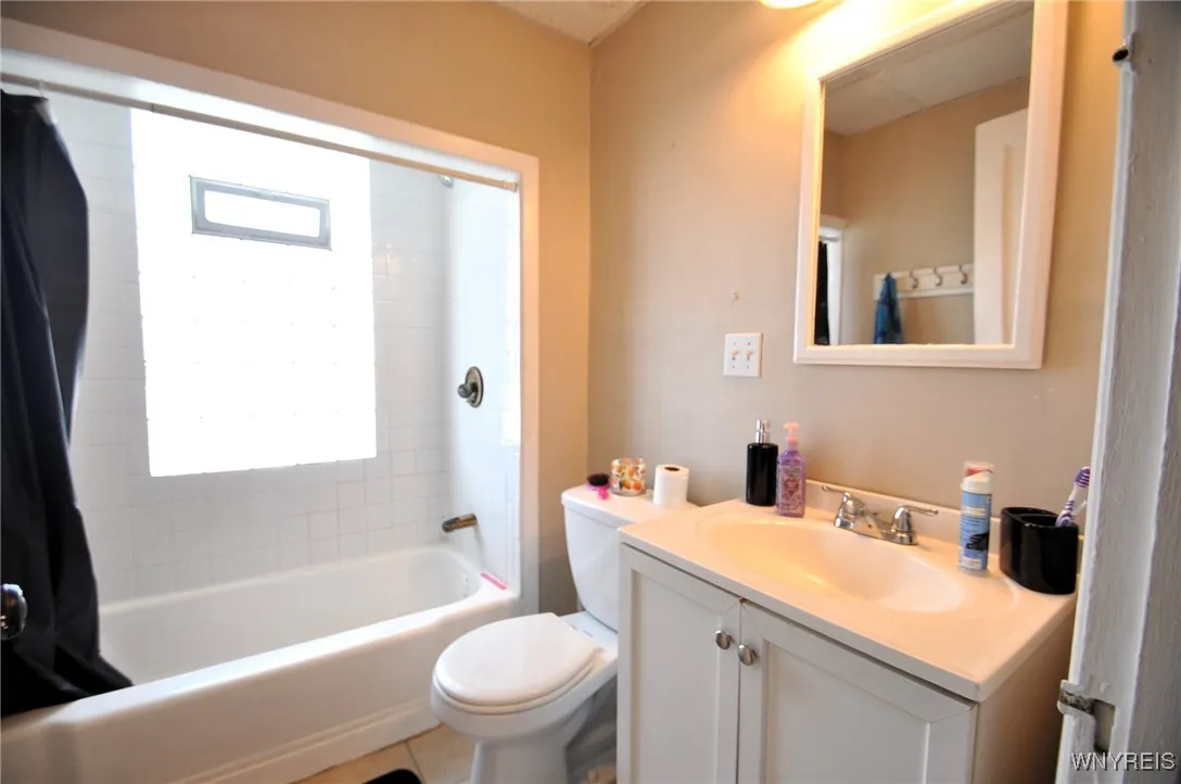 130 West Hazeltine Avenue, Tonawanda, New York 142, Tonawanda, New York 14217, 4 Bedrooms Bedrooms, ,2 BathroomsBathrooms,Residential,For Sale,130 West Hazeltine Avenue, Tonawanda, New York 142,B1630796