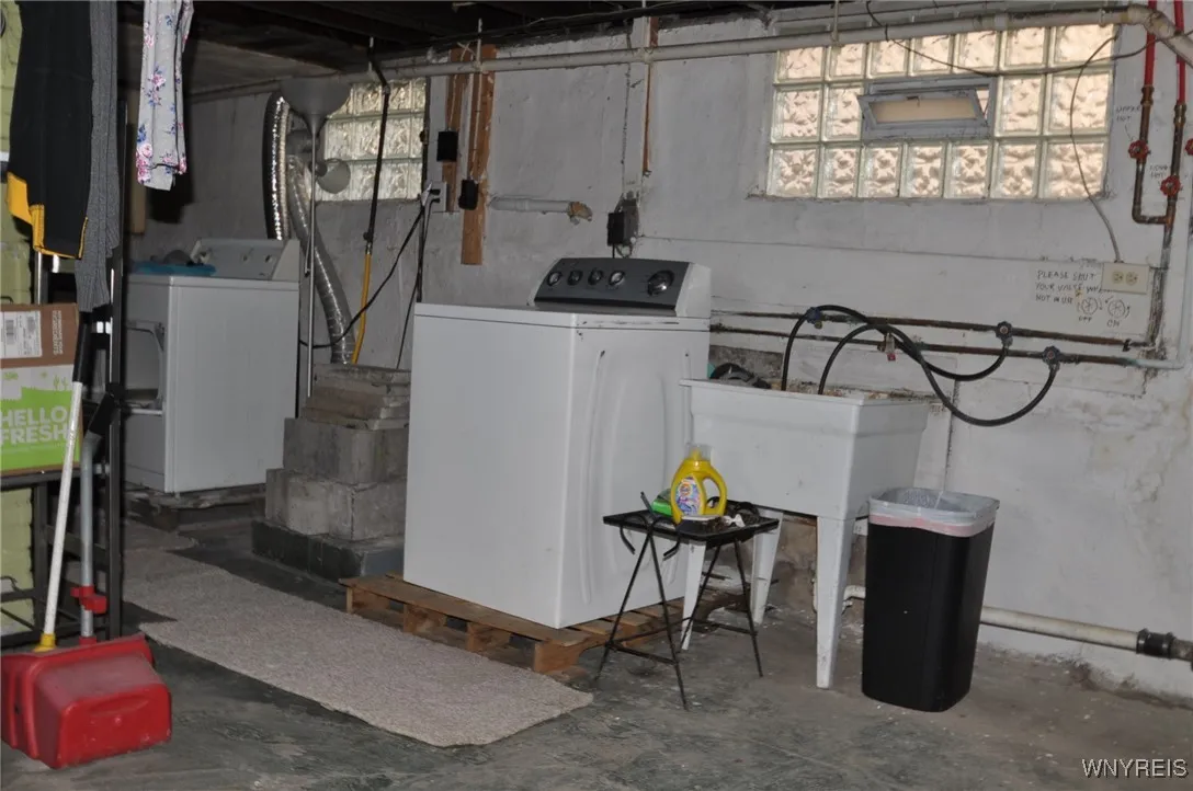 130 West Hazeltine Avenue, Tonawanda, New York 142, Tonawanda, New York 14217, 4 Bedrooms Bedrooms, ,2 BathroomsBathrooms,Residential,For Sale,130 West Hazeltine Avenue, Tonawanda, New York 142,0,B1630796