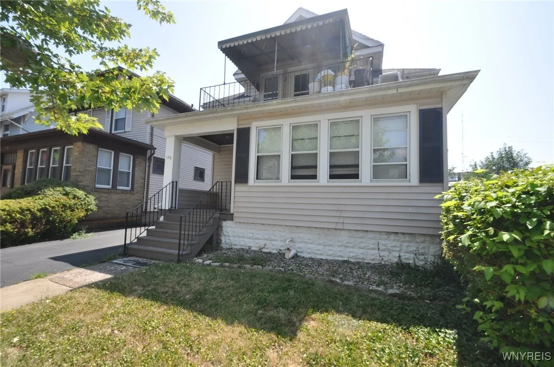130 West Hazeltine Avenue, Tonawanda, New York 142, Tonawanda, New York 14217, 4 Bedrooms Bedrooms, ,2 BathroomsBathrooms,Residential,For Sale,130 West Hazeltine Avenue, Tonawanda, New York 142,B1630796
