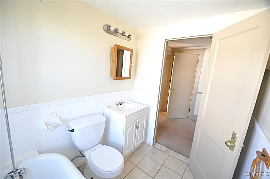 130 West Hazeltine Avenue, Tonawanda, New York 142, Tonawanda, New York 14217, 4 Bedrooms Bedrooms, ,2 BathroomsBathrooms,Residential,For Sale,130 West Hazeltine Avenue, Tonawanda, New York 142,0,B1630796