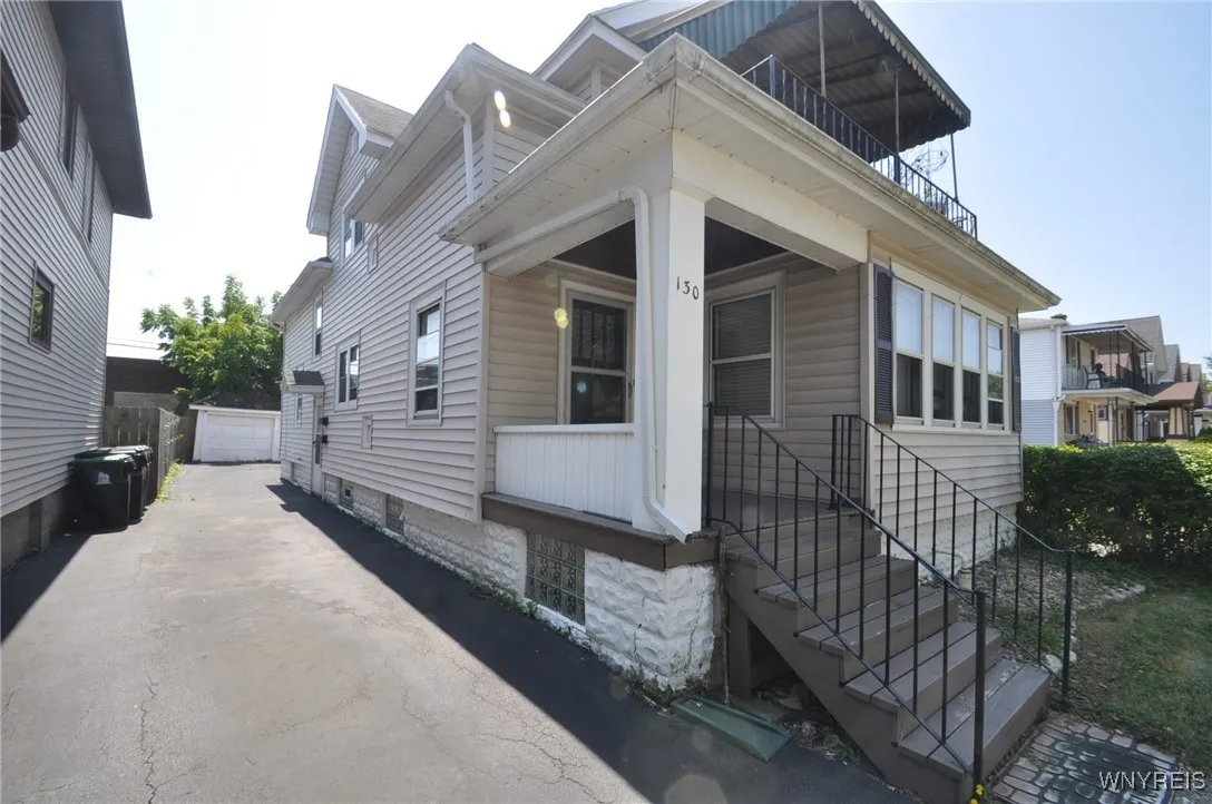 130 West Hazeltine Avenue, Tonawanda, New York 142, Tonawanda, New York 14217, 4 Bedrooms Bedrooms, ,2 BathroomsBathrooms,Residential,For Sale,130 West Hazeltine Avenue, Tonawanda, New York 142,B1630796