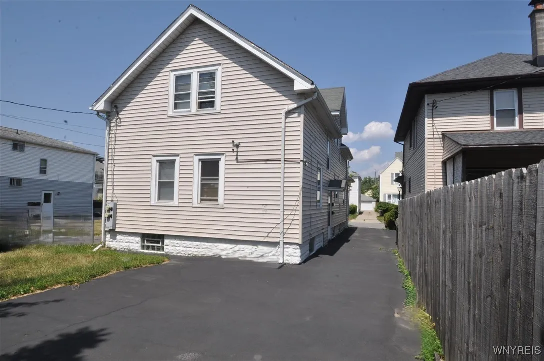 130 West Hazeltine Avenue, Tonawanda, New York 142, Tonawanda, New York 14217, 4 Bedrooms Bedrooms, ,2 BathroomsBathrooms,Residential,For Sale,130 West Hazeltine Avenue, Tonawanda, New York 142,B1630796