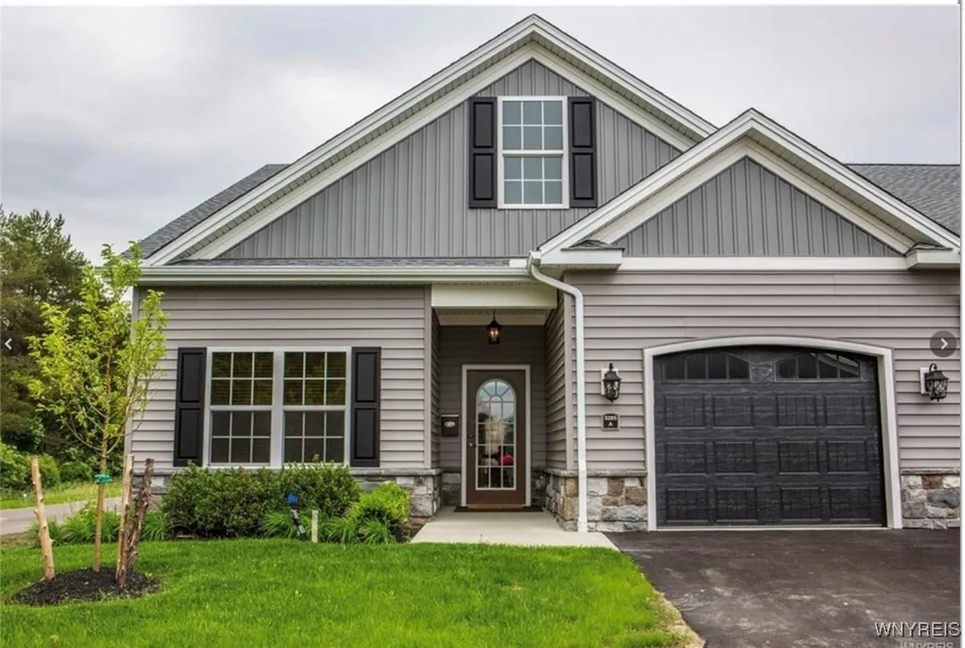 5283 Chestnut Ridge, Orchard Park, New York 14127, Orchard Park, New York 14127, 2 Bedrooms Bedrooms, 6 Rooms Rooms,2 BathroomsBathrooms,Residential Lease,For Rent,5283 Chestnut Ridge, Orchard Park, New York 14127,B1630832