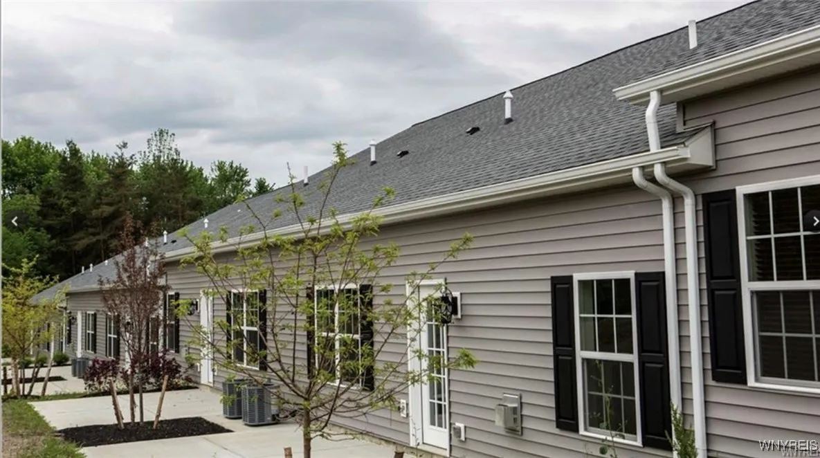 5283 Chestnut Ridge, Orchard Park, New York 14127, Orchard Park, New York 14127, 2 Bedrooms Bedrooms, 6 Rooms Rooms,2 BathroomsBathrooms,Residential Lease,For Rent,5283 Chestnut Ridge, Orchard Park, New York 14127,B1630832