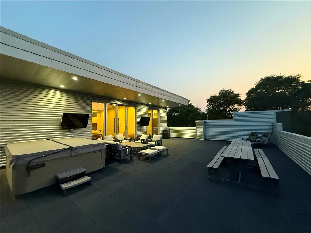 2 Griffith Street, Rochester, New York 14620, Rochester, New York 14620, 3 Bedrooms Bedrooms, 8 Rooms Rooms,3 BathroomsBathrooms,Residential,Closed,2 Griffith Street, Rochester, New York 14620,0,R1630682