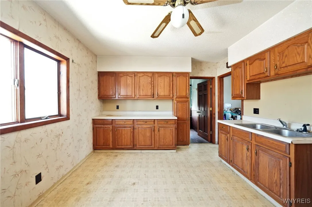 323 Holly Street, Buffalo, New York 14206, Buffalo, New York 14206, 5 Bedrooms Bedrooms, ,2 BathroomsBathrooms,Residential,For Sale,323 Holly Street, Buffalo, New York 14206,B1630758