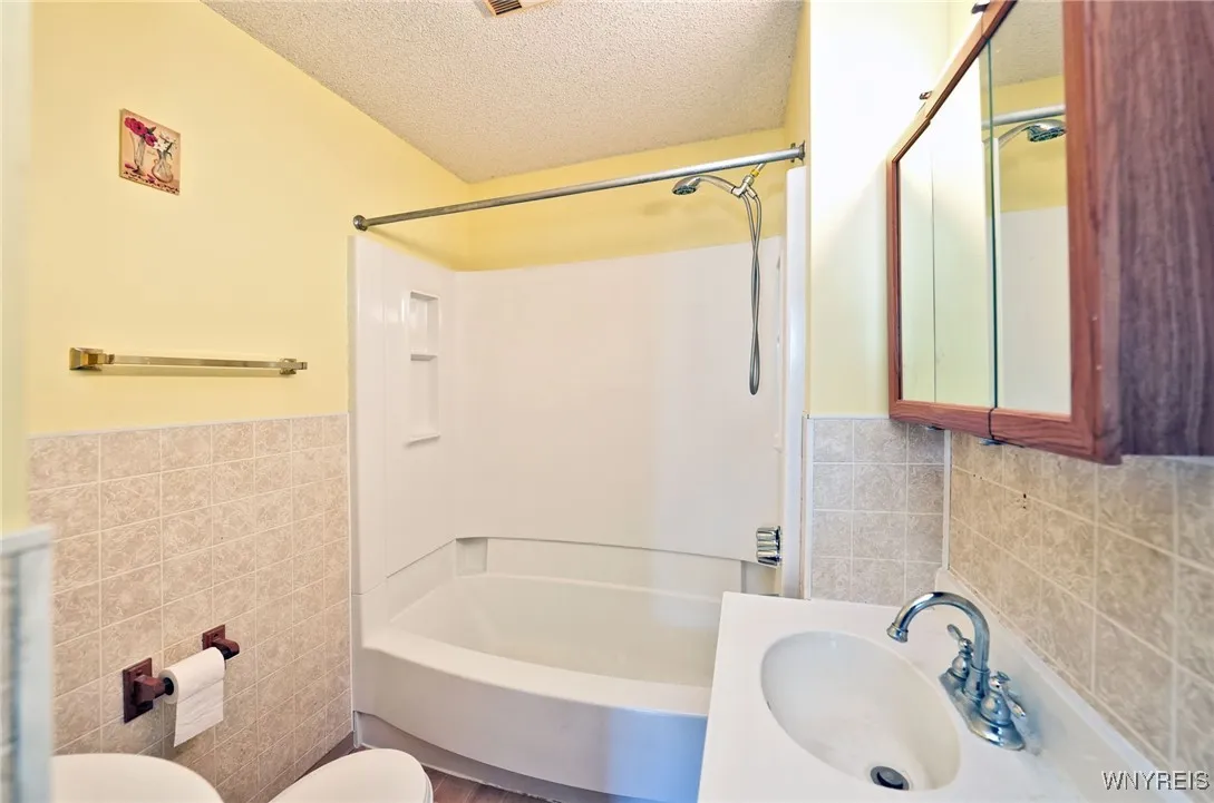 323 Holly Street, Buffalo, New York 14206, Buffalo, New York 14206, 5 Bedrooms Bedrooms, ,2 BathroomsBathrooms,Residential,For Sale,323 Holly Street, Buffalo, New York 14206,B1630758
