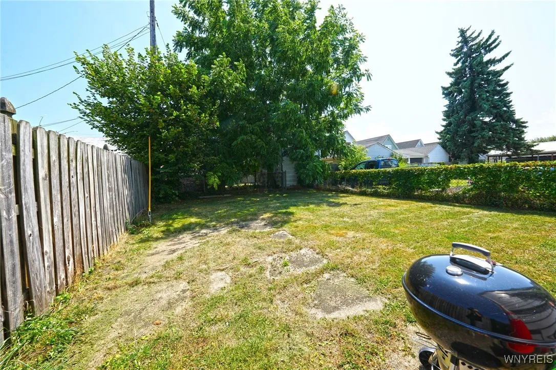323 Holly Street, Buffalo, New York 14206, Buffalo, New York 14206, 5 Bedrooms Bedrooms, ,2 BathroomsBathrooms,Residential,For Sale,323 Holly Street, Buffalo, New York 14206,B1630758