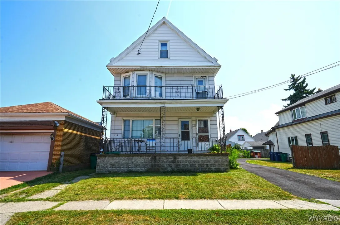 323 Holly Street, Buffalo, New York 14206, Buffalo, New York 14206, 5 Bedrooms Bedrooms, ,2 BathroomsBathrooms,Residential,For Sale,323 Holly Street, Buffalo, New York 14206,B1630758