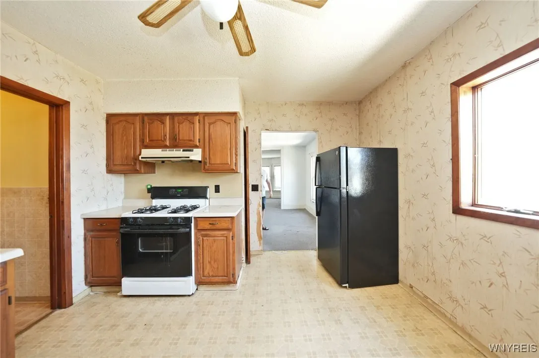323 Holly Street, Buffalo, New York 14206, Buffalo, New York 14206, 5 Bedrooms Bedrooms, ,2 BathroomsBathrooms,Residential,For Sale,323 Holly Street, Buffalo, New York 14206,B1630758