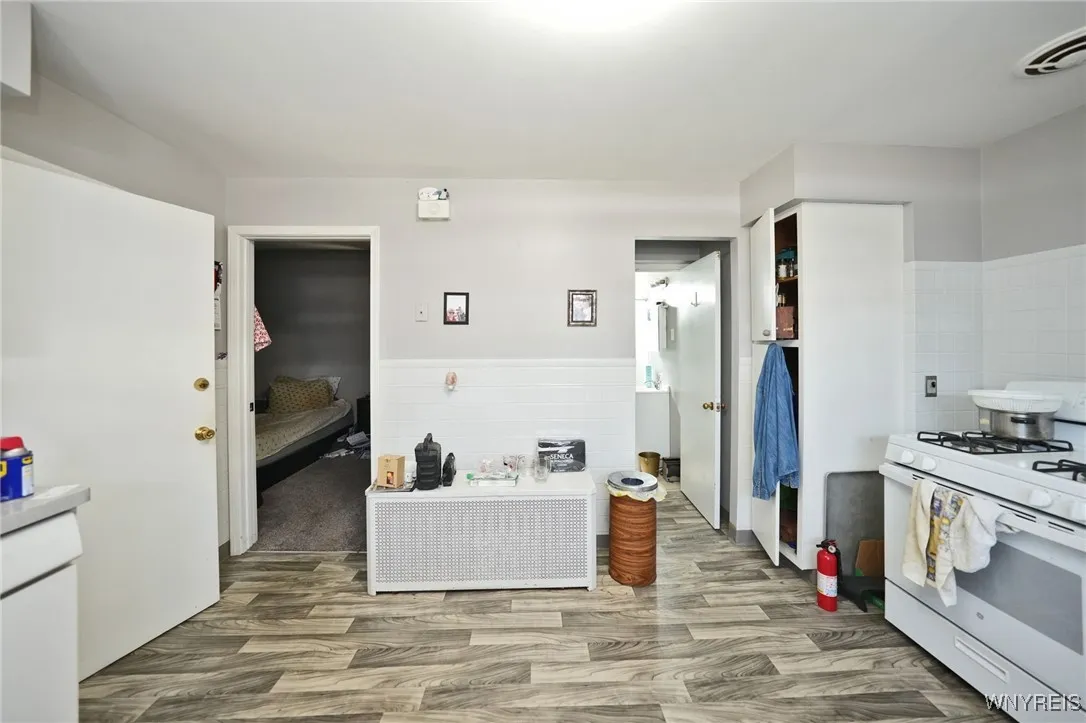 323 Holly Street, Buffalo, New York 14206, Buffalo, New York 14206, 5 Bedrooms Bedrooms, ,2 BathroomsBathrooms,Residential,For Sale,323 Holly Street, Buffalo, New York 14206,B1630758