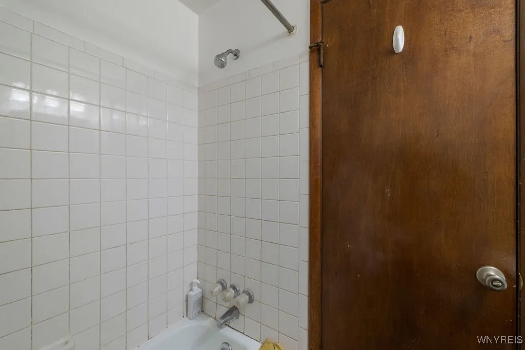 59 Mead Street, North Tonawanda, New York 14120, North Tonawanda, New York 14120, 8 Bedrooms Bedrooms, ,4 BathroomsBathrooms,Residential,Closed,59 Mead Street, North Tonawanda, New York 14120,0,B1630111