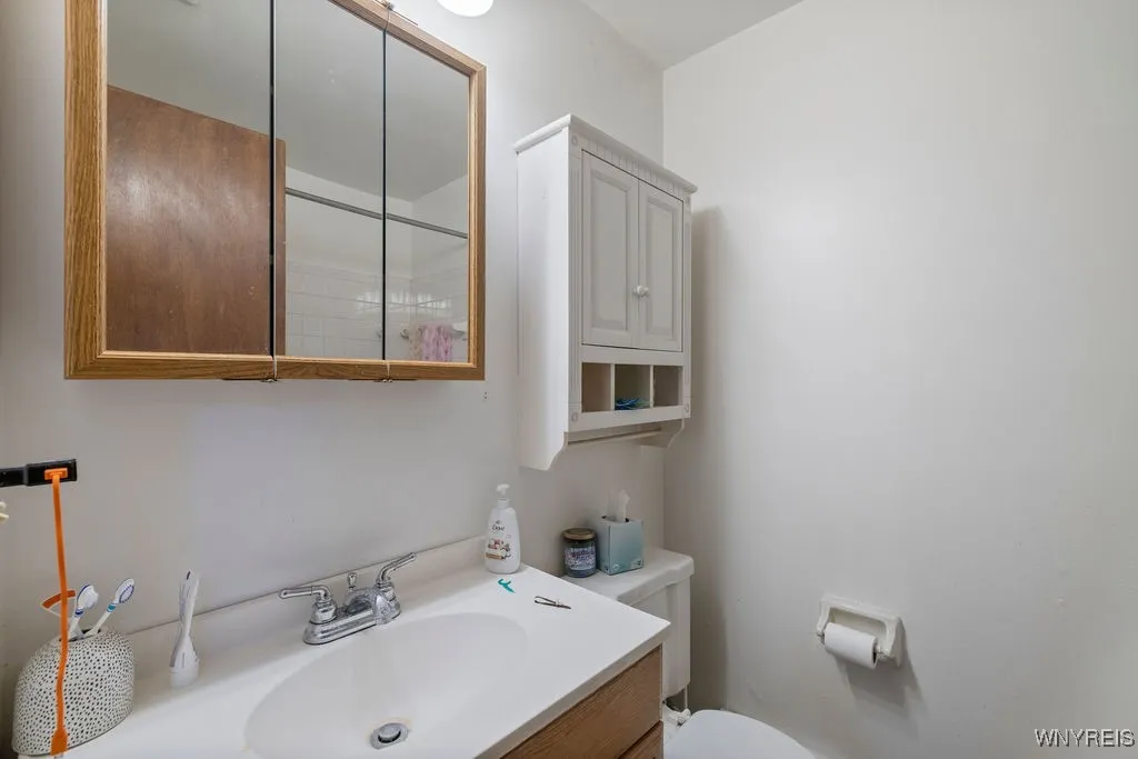 59 Mead Street, North Tonawanda, New York 14120, North Tonawanda, New York 14120, 8 Bedrooms Bedrooms, ,4 BathroomsBathrooms,Residential,Closed,59 Mead Street, North Tonawanda, New York 14120,0,B1630111