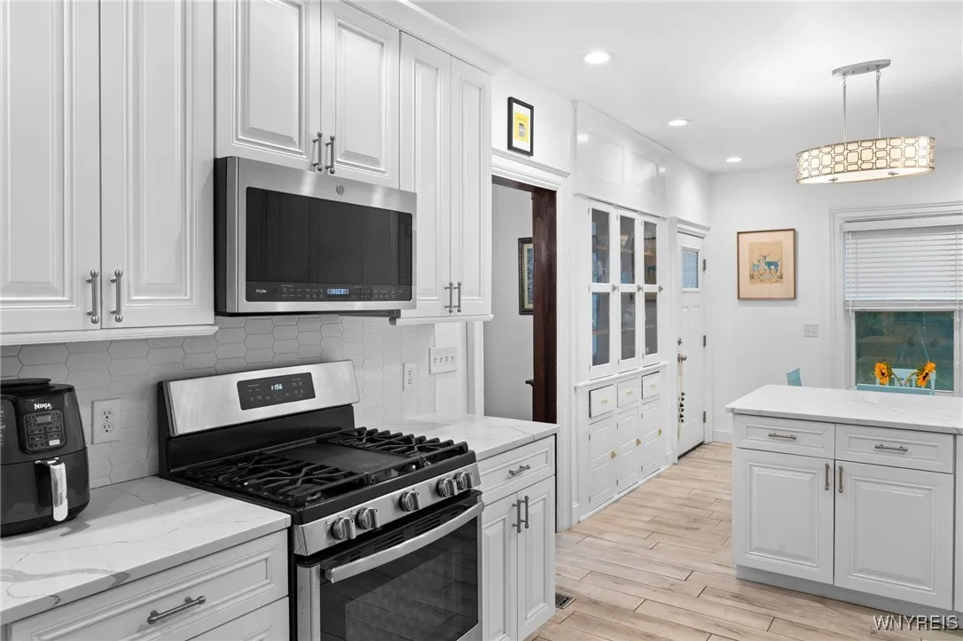 334 Baynes Street, Buffalo, New York 14213, Buffalo, New York 14213, 5 Bedrooms Bedrooms, 14 Rooms Rooms,2 BathroomsBathrooms,Residential,For Sale,334 Baynes Street, Buffalo, New York 14213,0,B1630784
