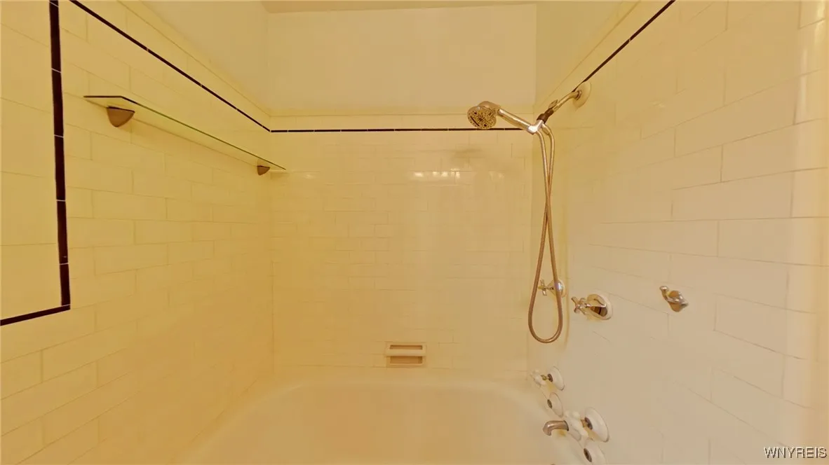 83 Bryant Street 1c, Buffalo, New York 14209, Buffalo, New York 14209, 1 Bedroom Bedrooms, 3 Rooms Rooms,1 BathroomBathrooms,Residential Lease,For Rent,83 Bryant Street 1c, Buffalo, New York 14209,0,B1630590