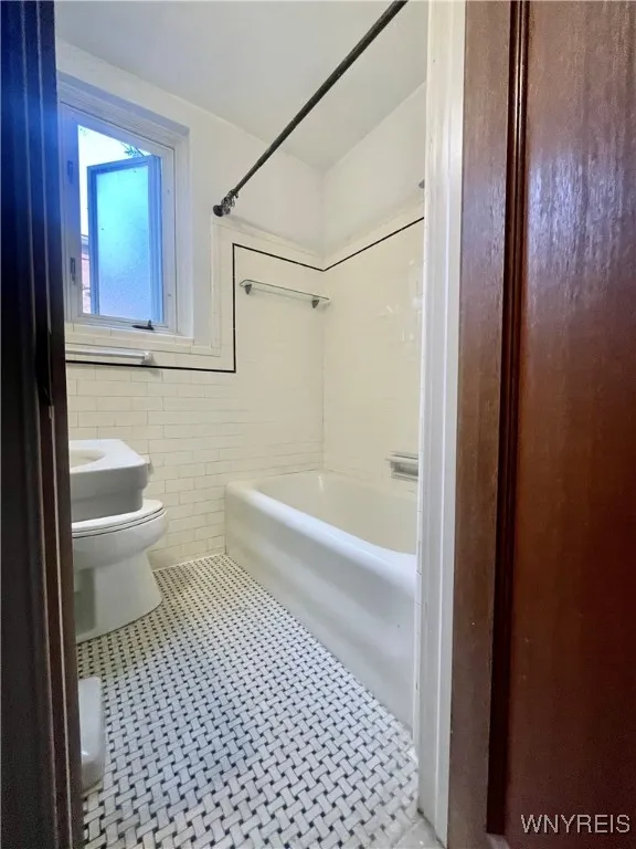 83 Bryant Street 1c, Buffalo, New York 14209, Buffalo, New York 14209, 1 Bedroom Bedrooms, 3 Rooms Rooms,1 BathroomBathrooms,Residential Lease,For Rent,83 Bryant Street 1c, Buffalo, New York 14209,0,B1630590