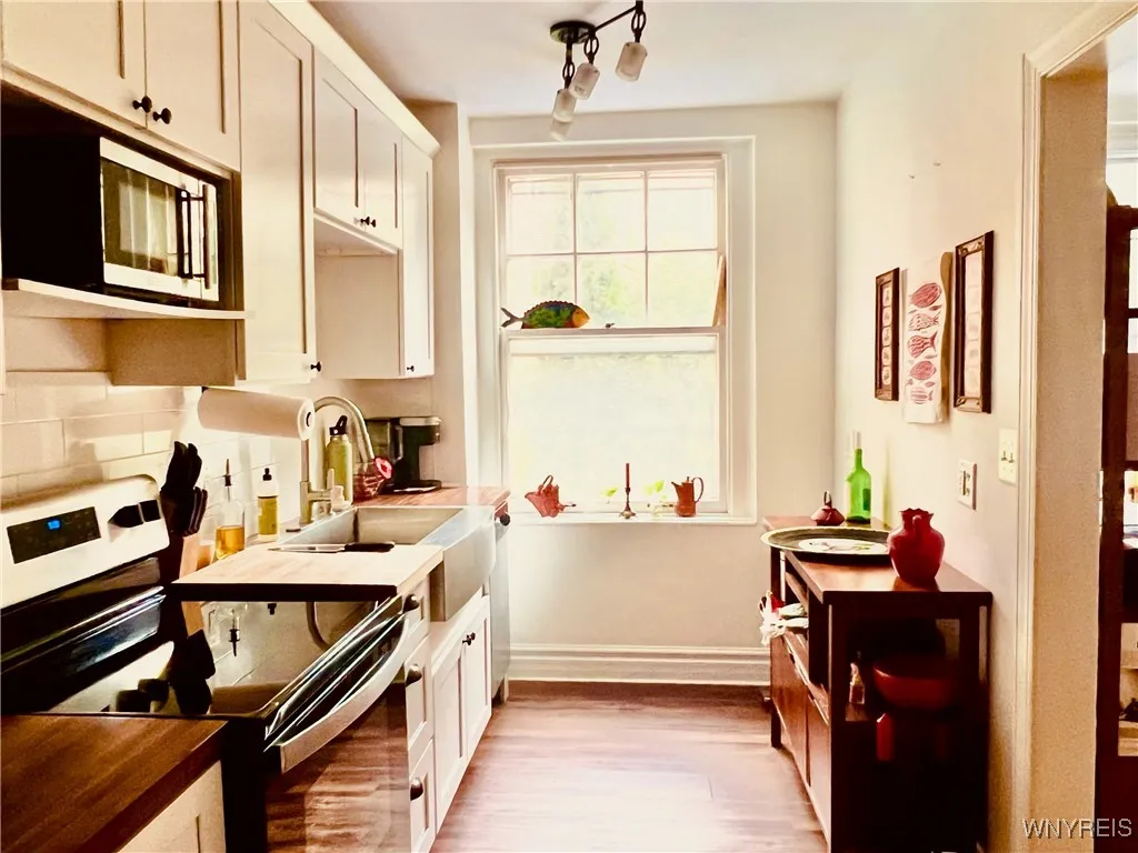 83 Bryant Street 1c, Buffalo, New York 14209, Buffalo, New York 14209, 1 Bedroom Bedrooms, 3 Rooms Rooms,1 BathroomBathrooms,Residential Lease,For Rent,83 Bryant Street 1c, Buffalo, New York 14209,0,B1630590