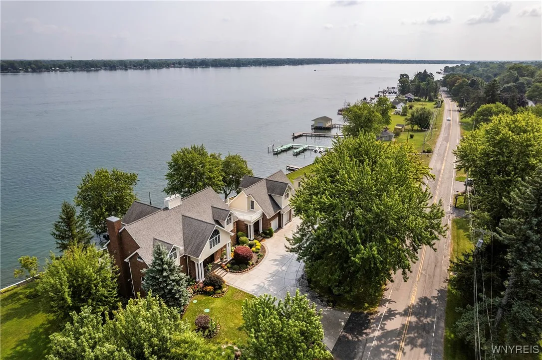 4875 E River Road, Grand Island, New York 14072, Grand Island, New York 14072, 4 Bedrooms Bedrooms, 15 Rooms Rooms,4 BathroomsBathrooms,Residential,For Sale,4875 E River Road, Grand Island, New York 14072,B1629712
