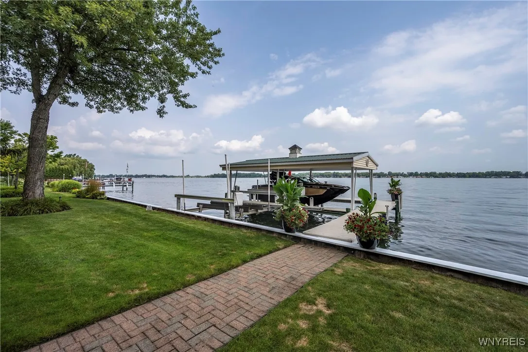 4875 E River Road, Grand Island, New York 14072, Grand Island, New York 14072, 4 Bedrooms Bedrooms, 15 Rooms Rooms,4 BathroomsBathrooms,Residential,For Sale,4875 E River Road, Grand Island, New York 14072,B1629712
