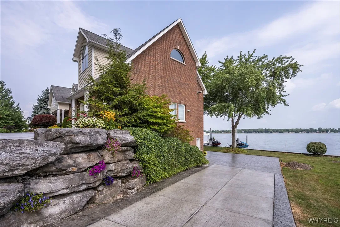 4875 E River Road, Grand Island, New York 14072, Grand Island, New York 14072, 4 Bedrooms Bedrooms, 15 Rooms Rooms,4 BathroomsBathrooms,Residential,For Sale,4875 E River Road, Grand Island, New York 14072,B1629712