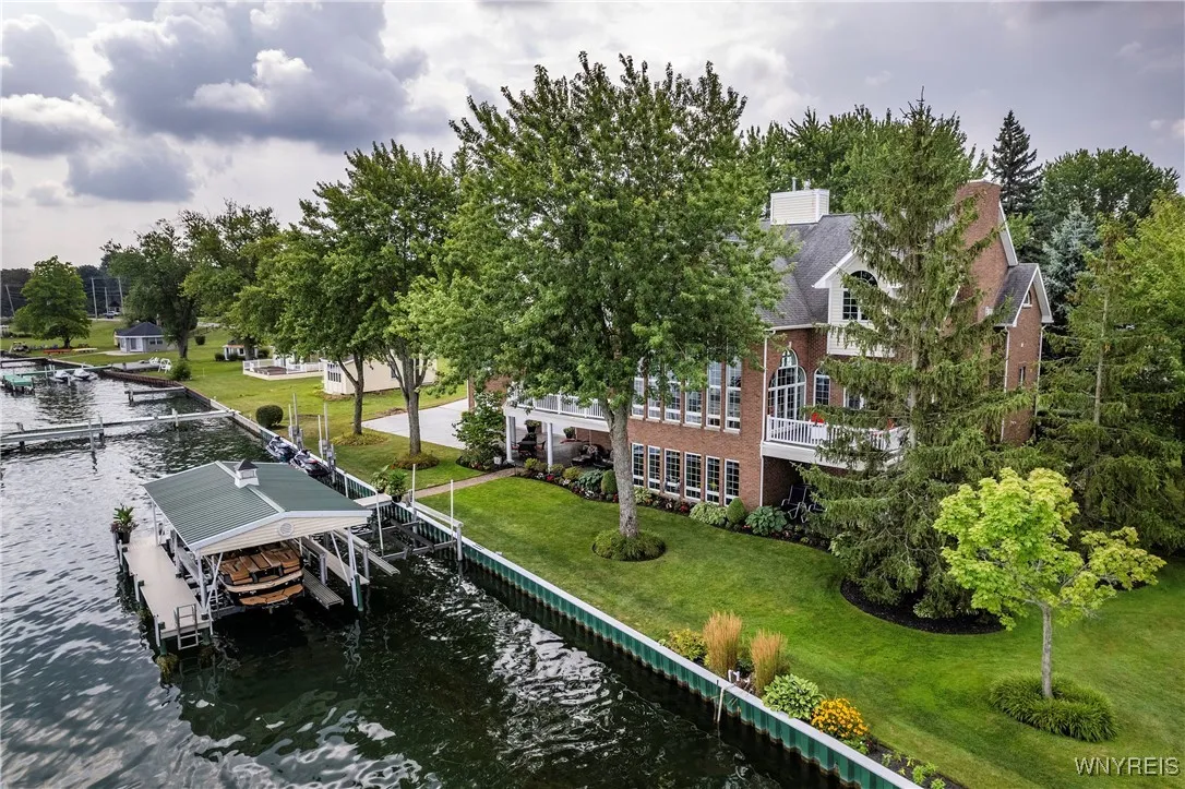4875 E River Road, Grand Island, New York 14072, Grand Island, New York 14072, 4 Bedrooms Bedrooms, 15 Rooms Rooms,4 BathroomsBathrooms,Residential,For Sale,4875 E River Road, Grand Island, New York 14072,B1629712